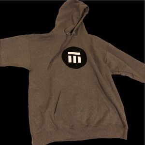 Ultimate Hanes cotton gray hoodie with random design In great condition.